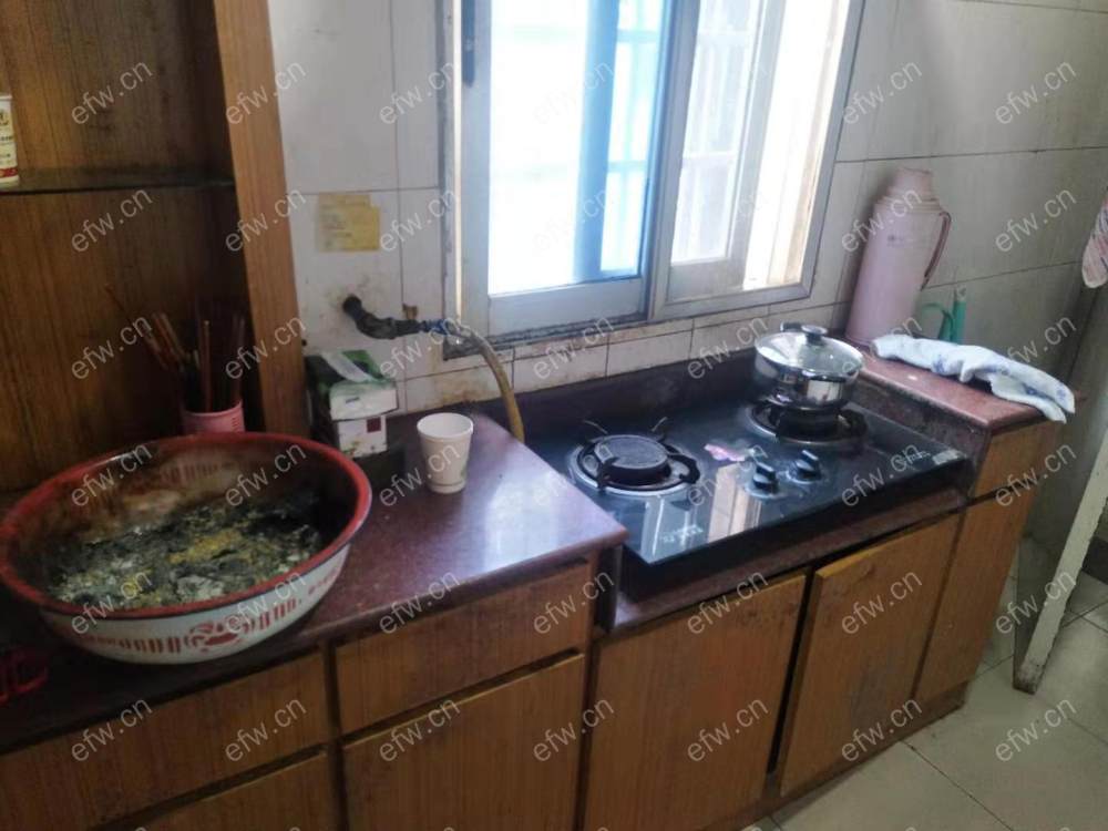 曹张新村 1室1厅小区位置，一梯四户，一楼带院子 ，好用