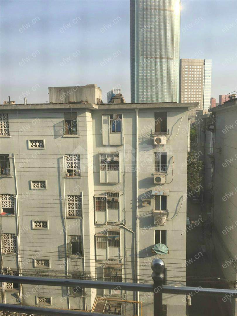 曹张新村 1室1厅小区位置，一梯四户，一楼带院子 ，好用
