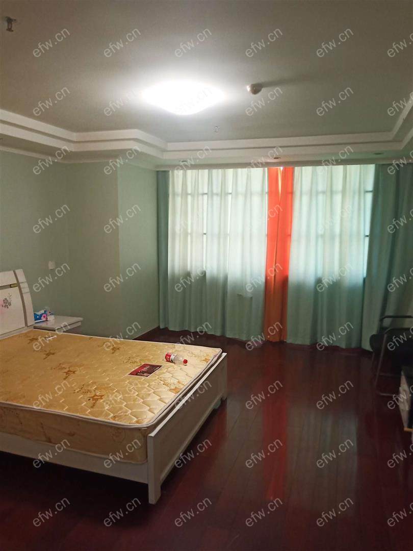 钱龙尊邸 1室1厅 拎包入住