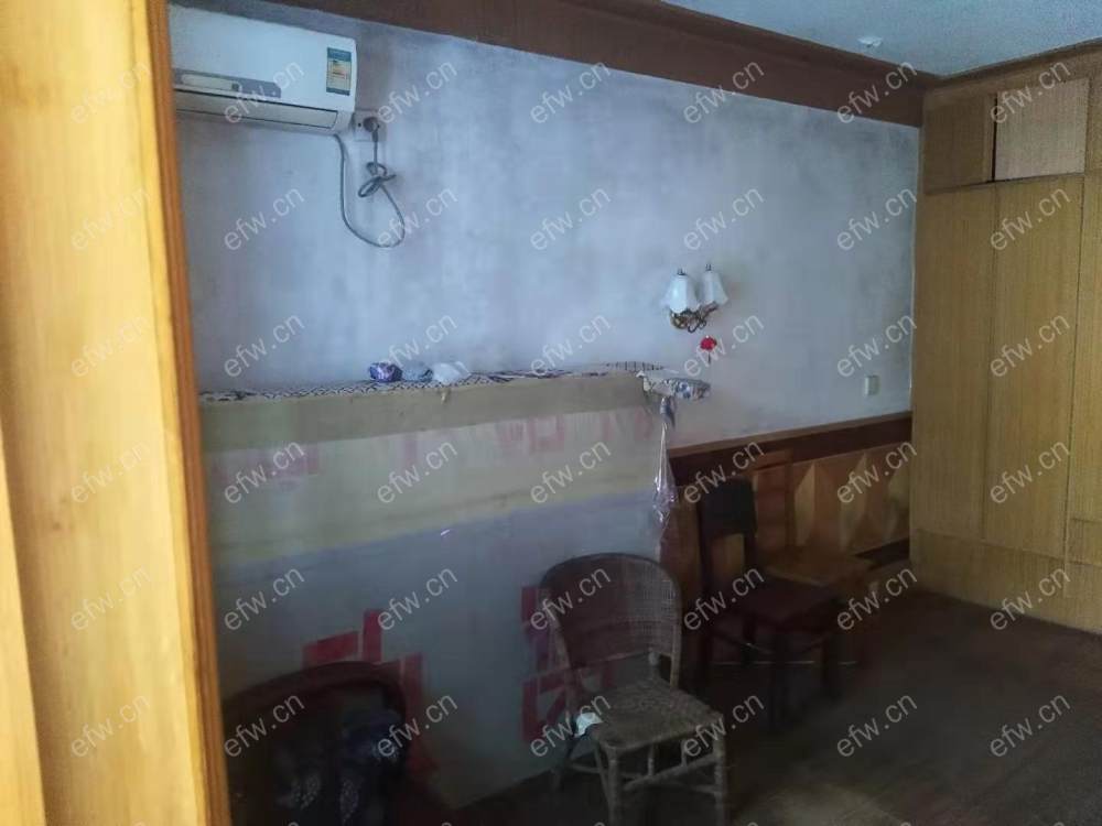 曹张新村 1室1厅小区位置，一梯四户，一楼带院子 ，好用