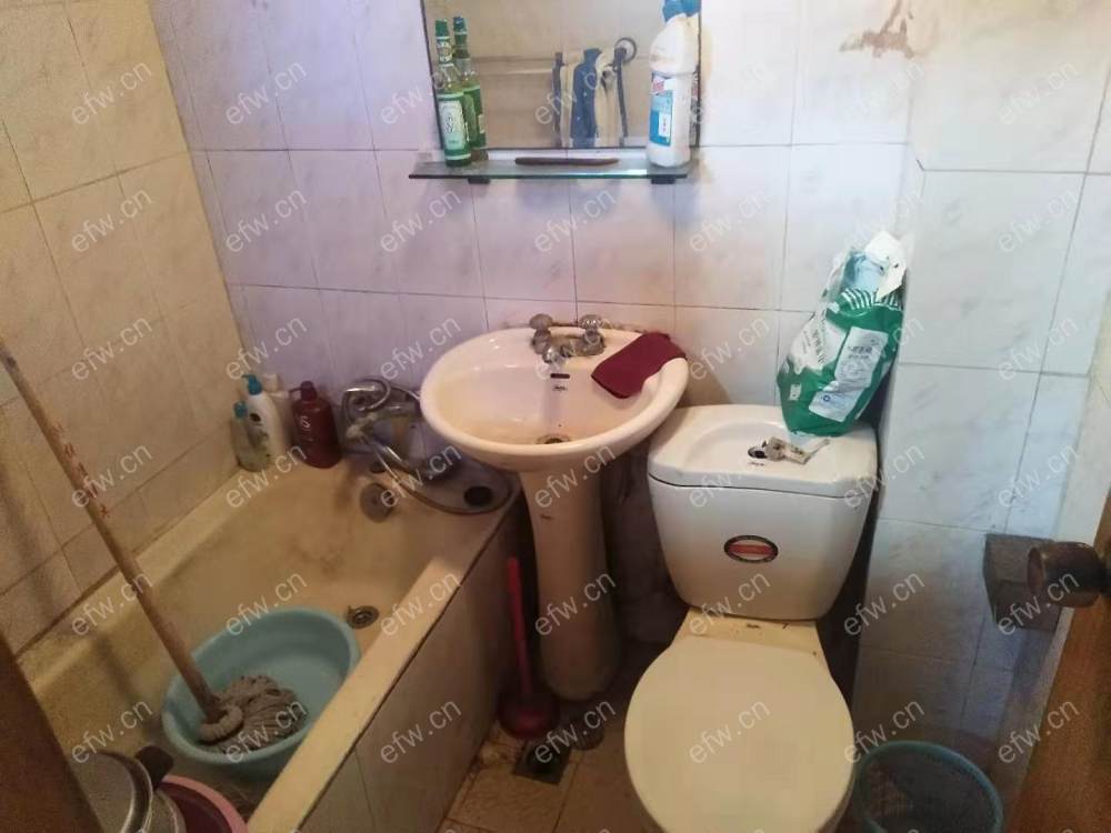 曹张新村 1室1厅小区位置，一梯四户，一楼带院子 ，好用