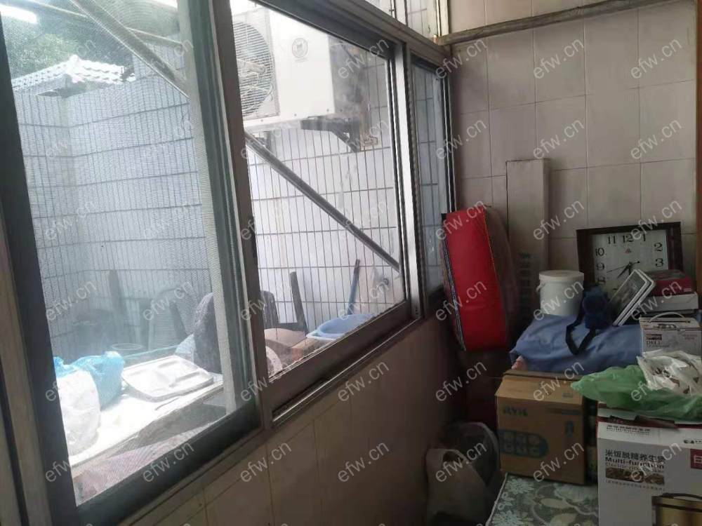 曹张新村 1室1厅小区位置，一梯四户，一楼带院子 ，好用
