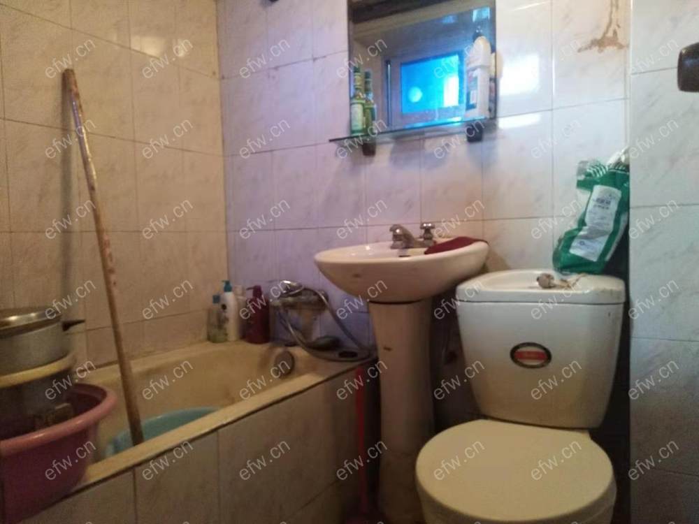 曹张新村 1室1厅小区位置，一梯四户，一楼带院子 ，好用