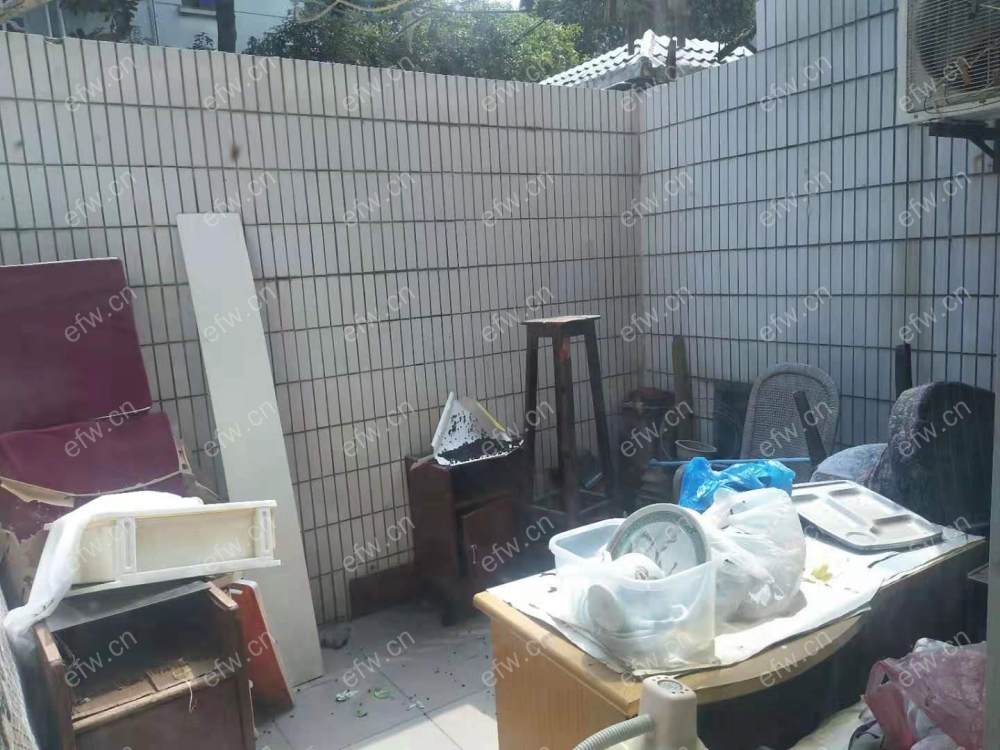 曹张新村 1室1厅小区位置，一梯四户，一楼带院子 ，好用