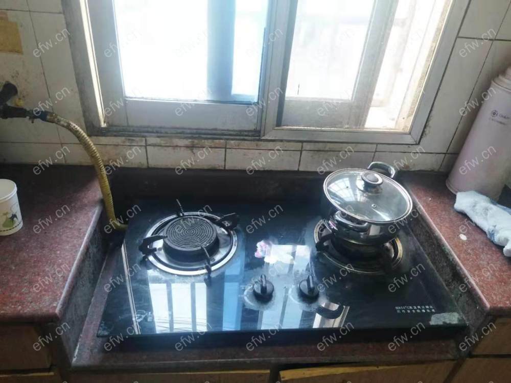 曹张新村 1室1厅小区位置，一梯四户，一楼带院子 ，好用
