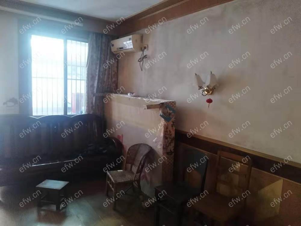 曹张新村 1室1厅小区位置，一梯四户，一楼带院子 ，好用