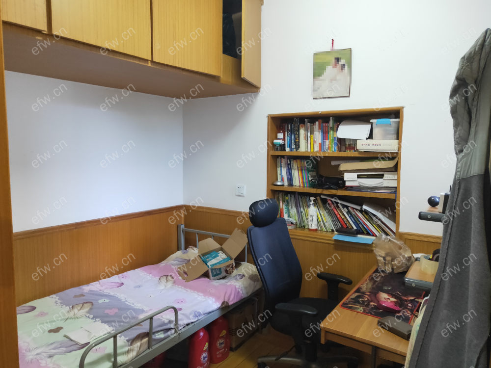 荣巷新村 3室1厅小区中间位置，一梯2户