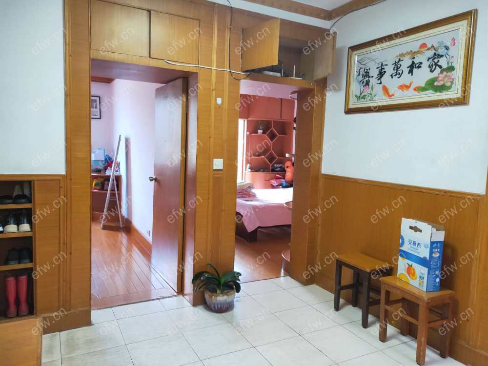 荣巷新村 3室1厅小区中间位置，一梯2户