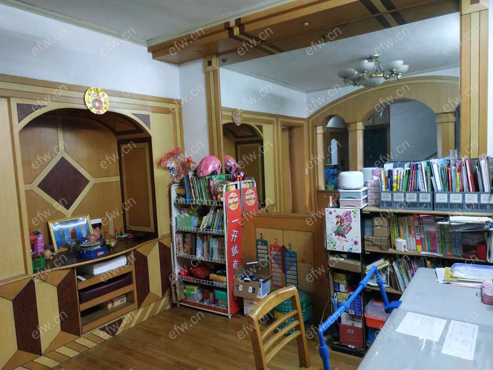 沈巷小区 2室2厅的后面，一房朝南，一房朝北，南北通透，顶楼送阁楼，明厨，明卫