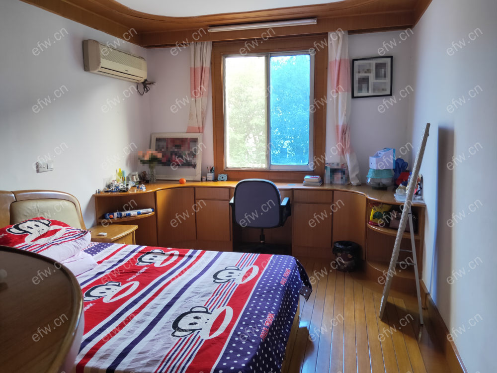 荣巷新村 3室1厅小区中间位置，一梯2户