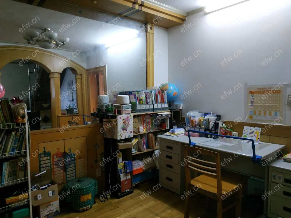 沈巷小区 2室2厅的后面，一房朝南，一房朝北，南北通透，顶楼送阁楼，明厨，明卫
