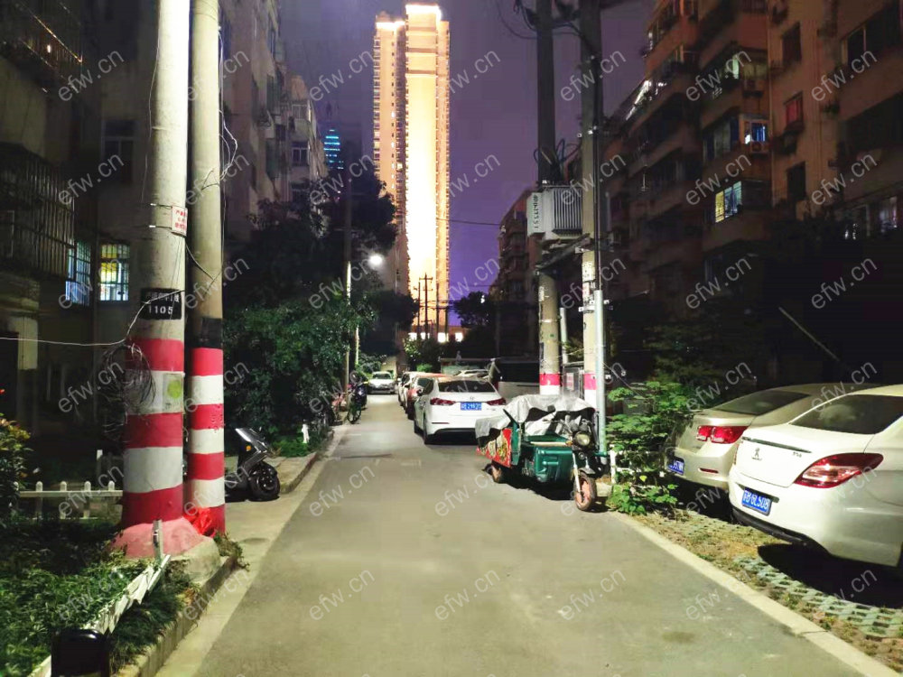 西园里 挑高一楼不潮湿，诚心出售