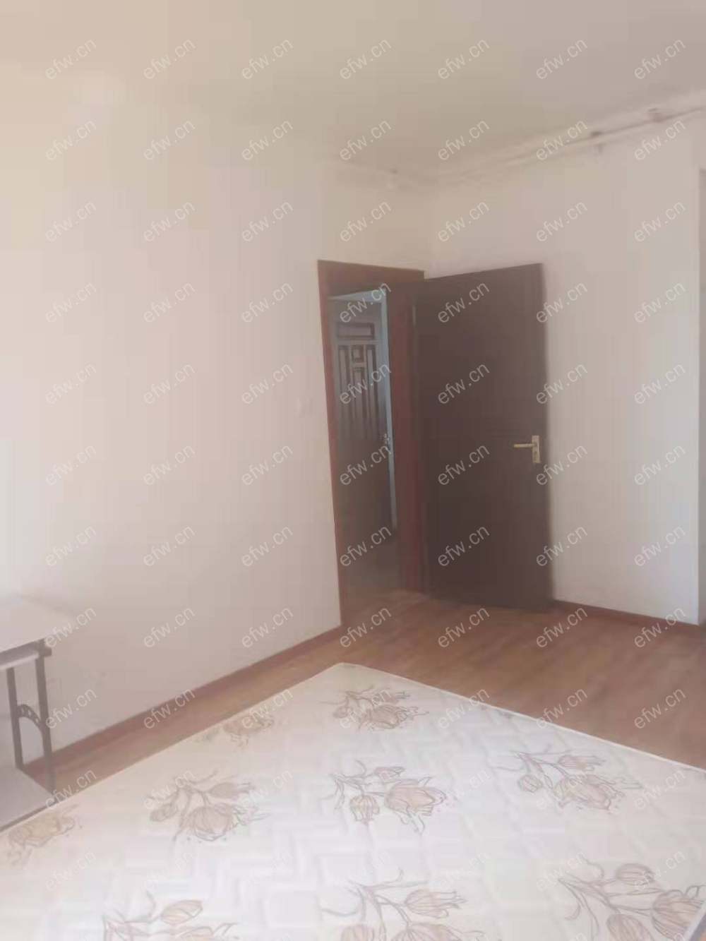 近火车站酒吧街地铁口