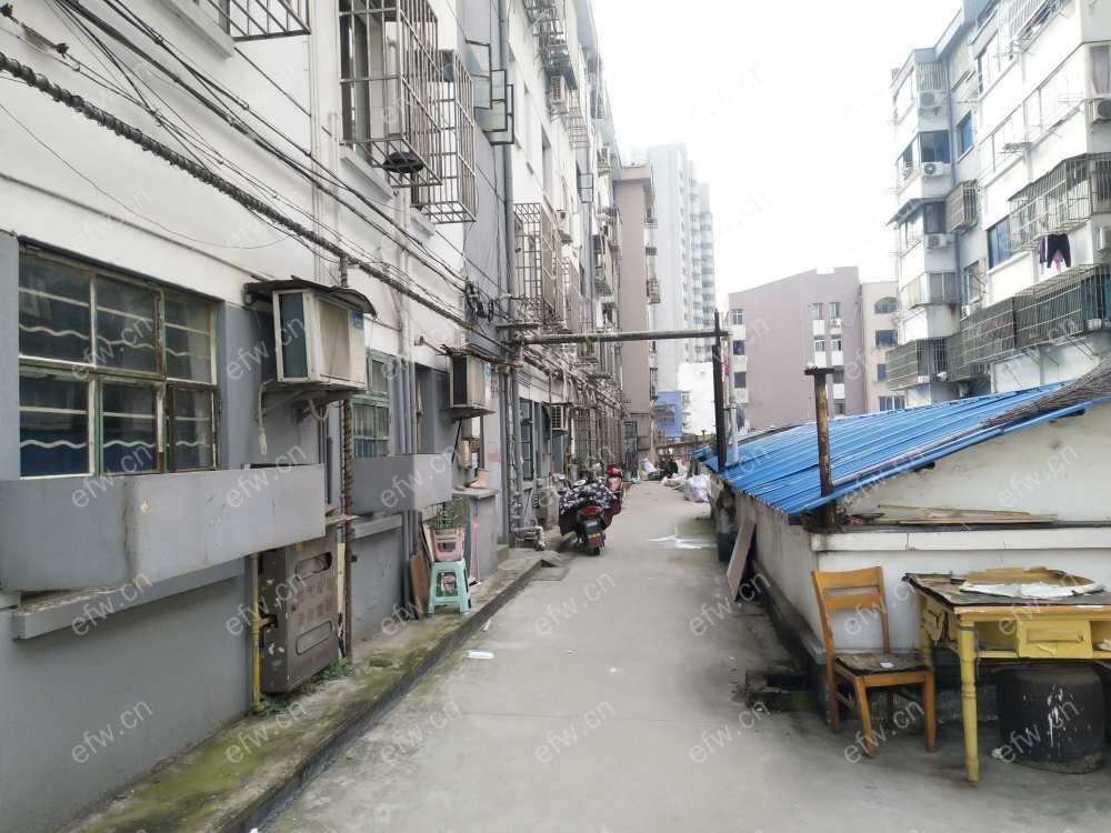 西横街精装 3室1厅，南北通透，近地铁口，五爱可用
