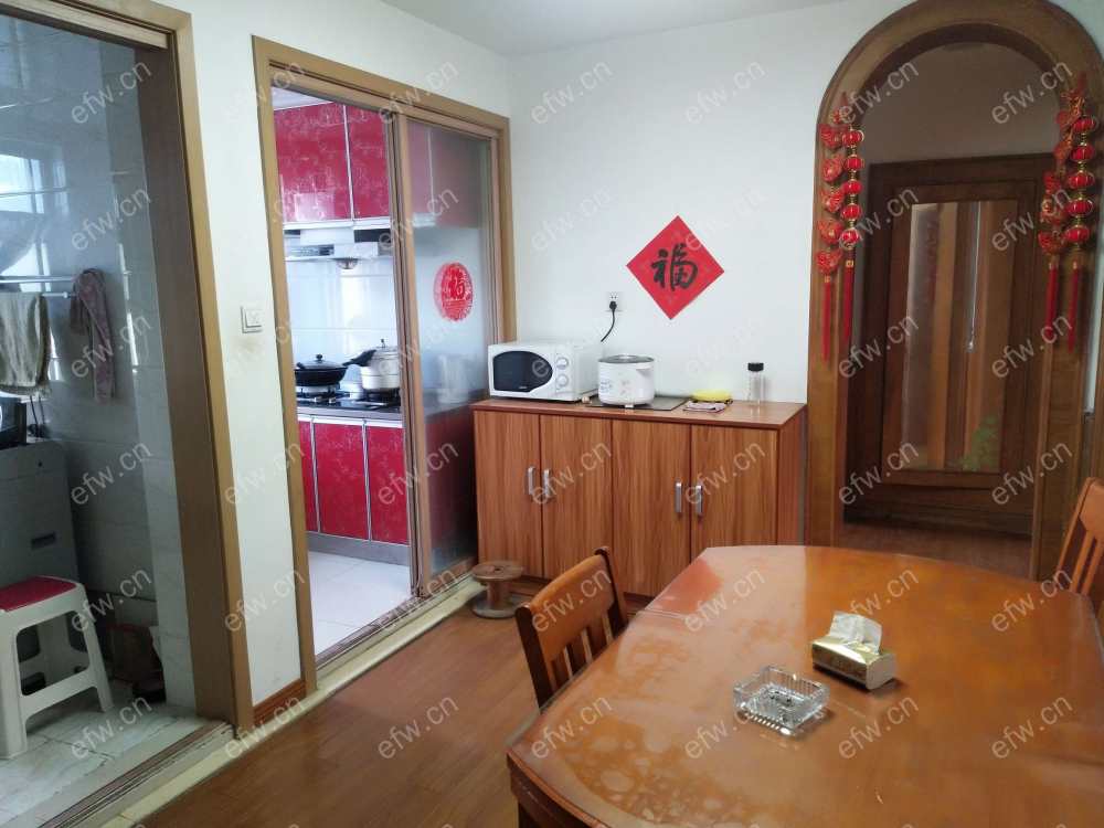 西横街精装 3室1厅，南北通透，近地铁口，五爱可用