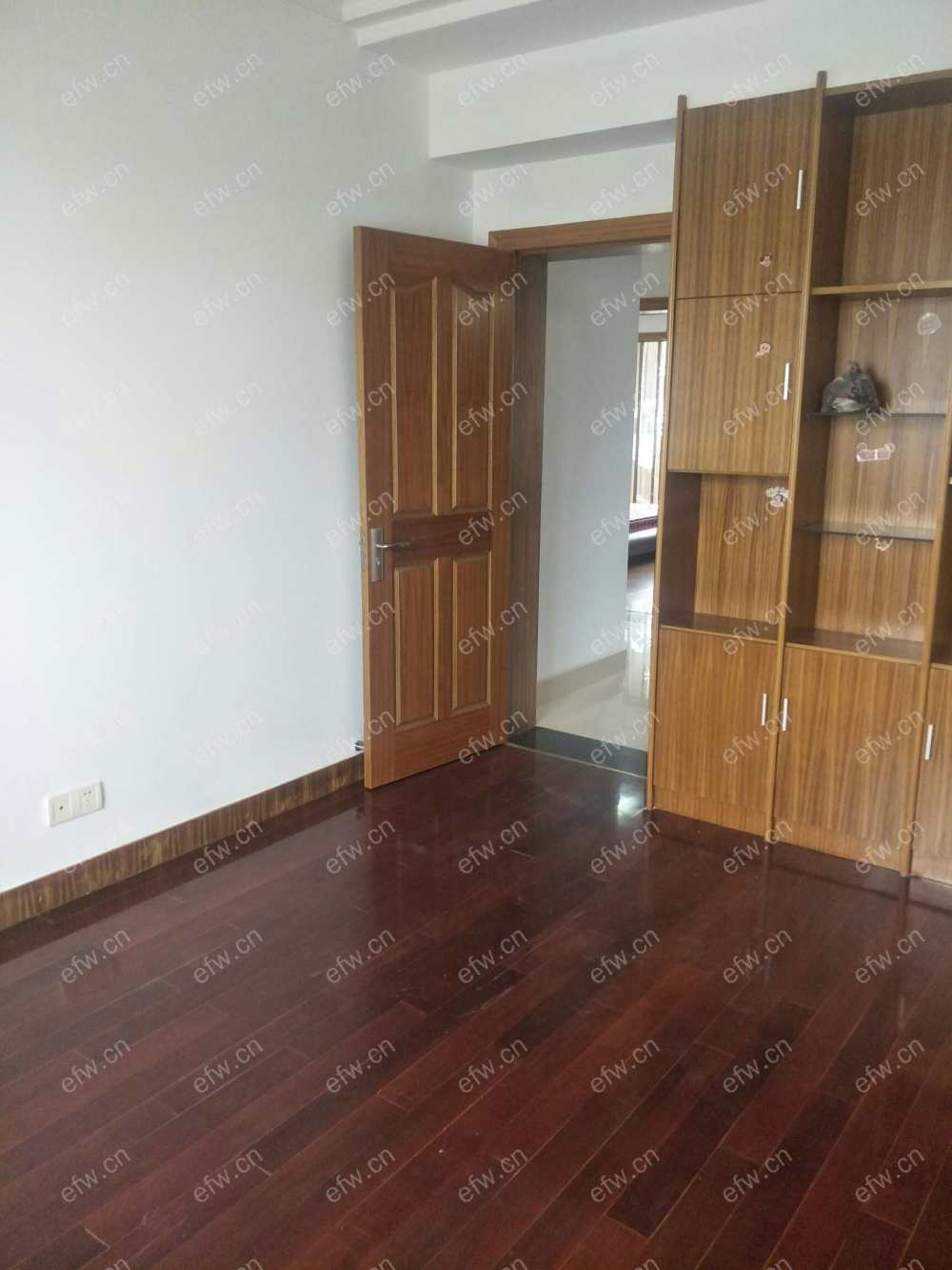 丽和苑 3室2厅目前出租中