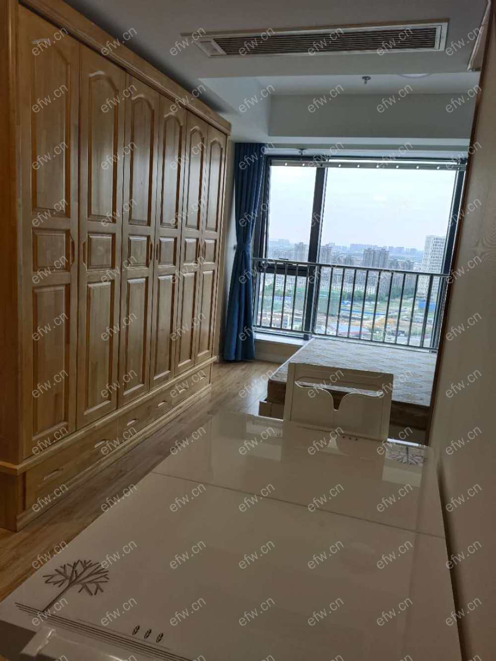 万荟城 1室1厅  月底出来