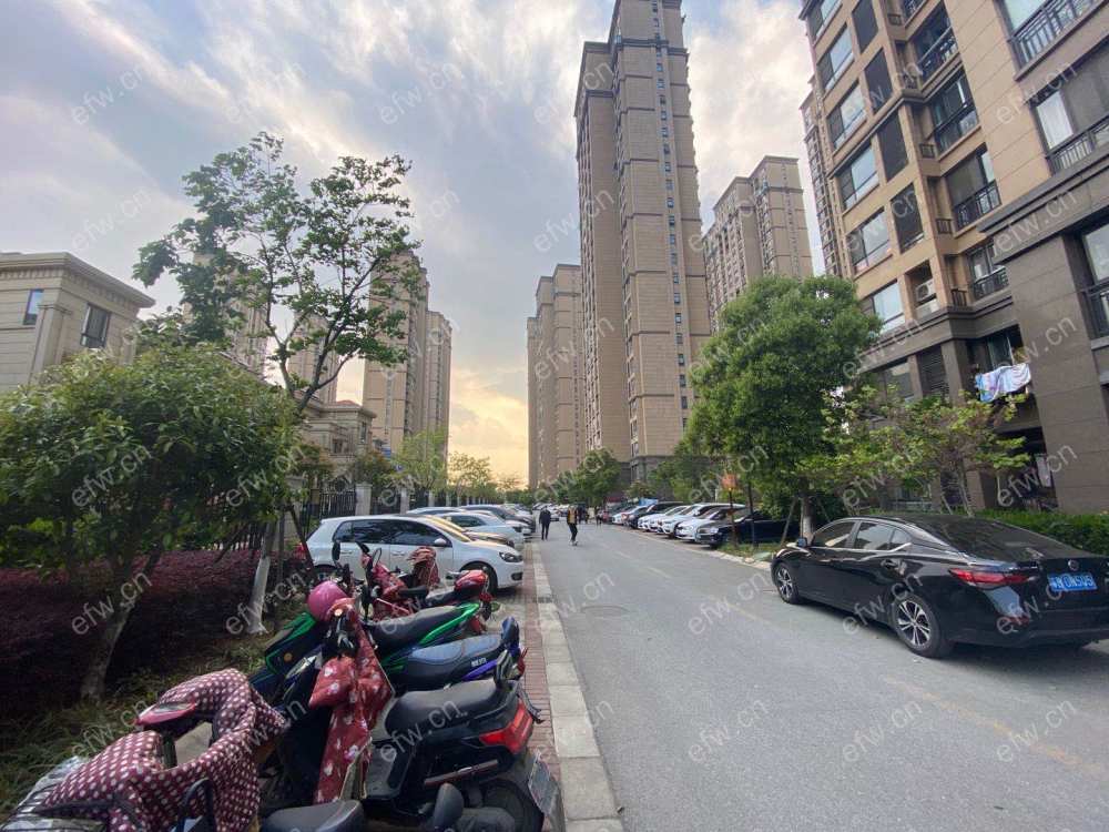 华府庄园四区 4室2厅