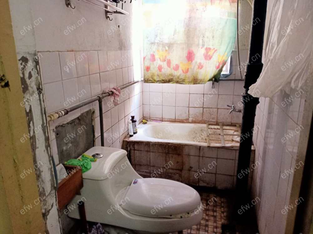 惠龙新村位置好，环境优雅，一楼带院