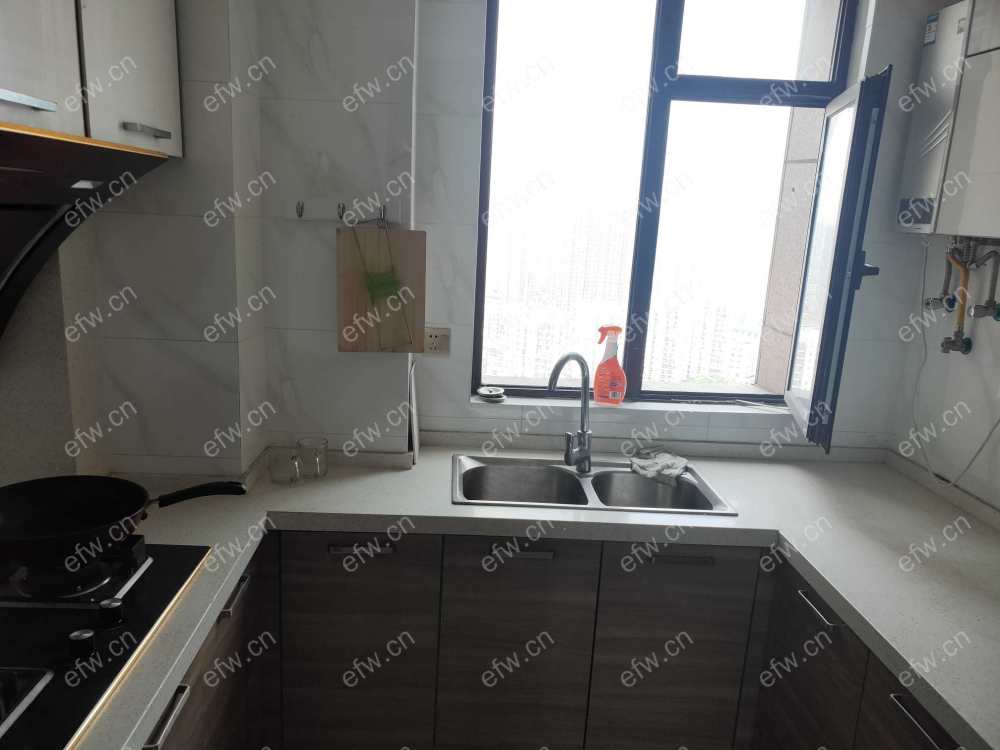 置换急售 长江路地铁口欧尚大润发旁 全屋空调 双阳台