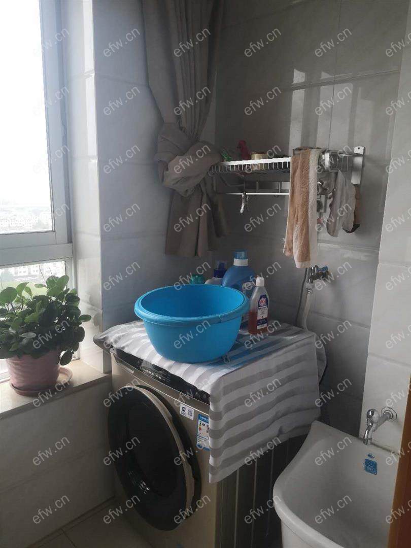 单价1.6万 市中心 地铁口 精装自住 飞机户型  三房二卫