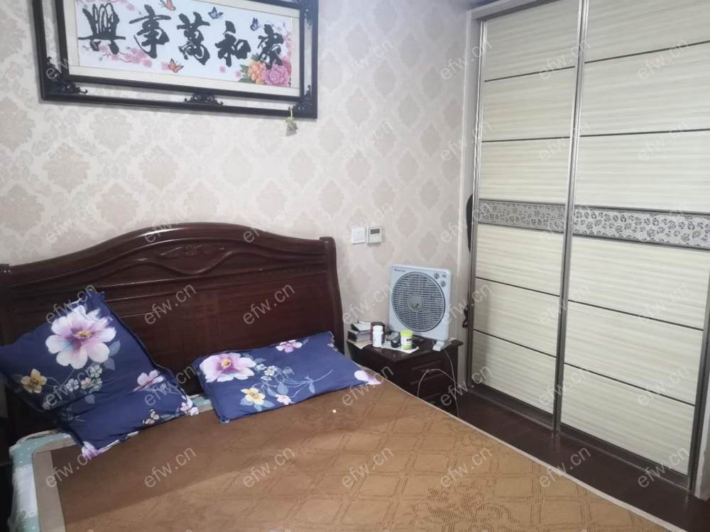 单价1.6万 市中心 地铁口 精装自住 飞机户型  三房二卫