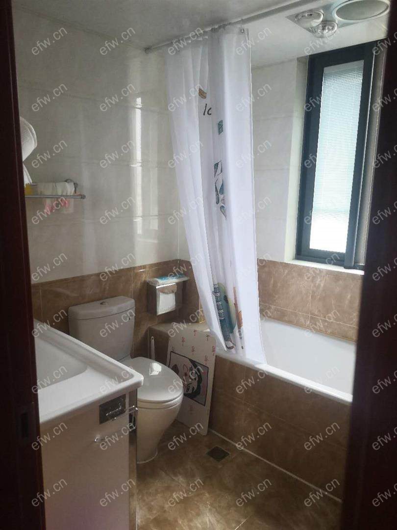 单价1.6万 市中心 地铁口 精装自住 飞机户型  三房二卫