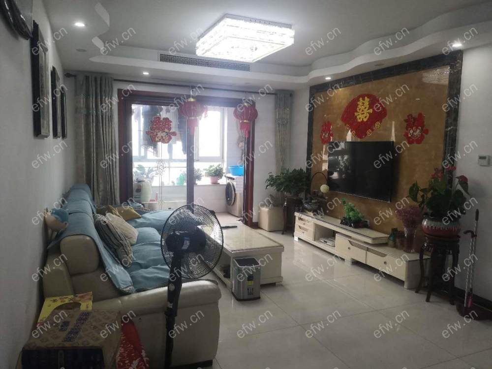 单价1.6万 市中心 地铁口 精装自住 飞机户型  三房二卫