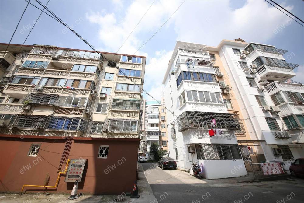 市繁华地段精装主卧带阳台朝阳拎包入住