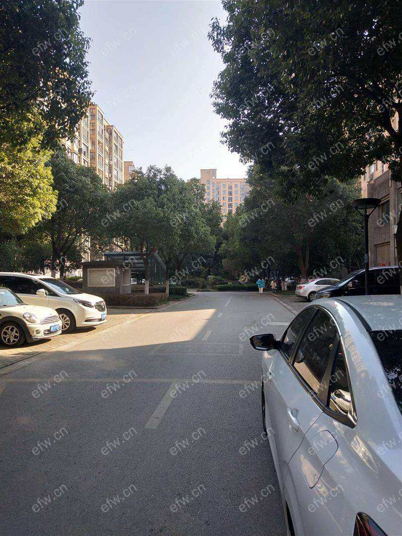 富城湾 3室2厅 靠近小区门口位置
