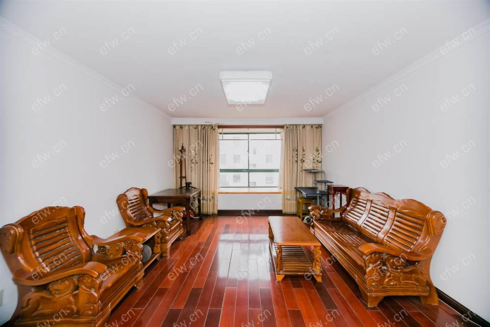 临地铁口 village  通透room房 中间楼层