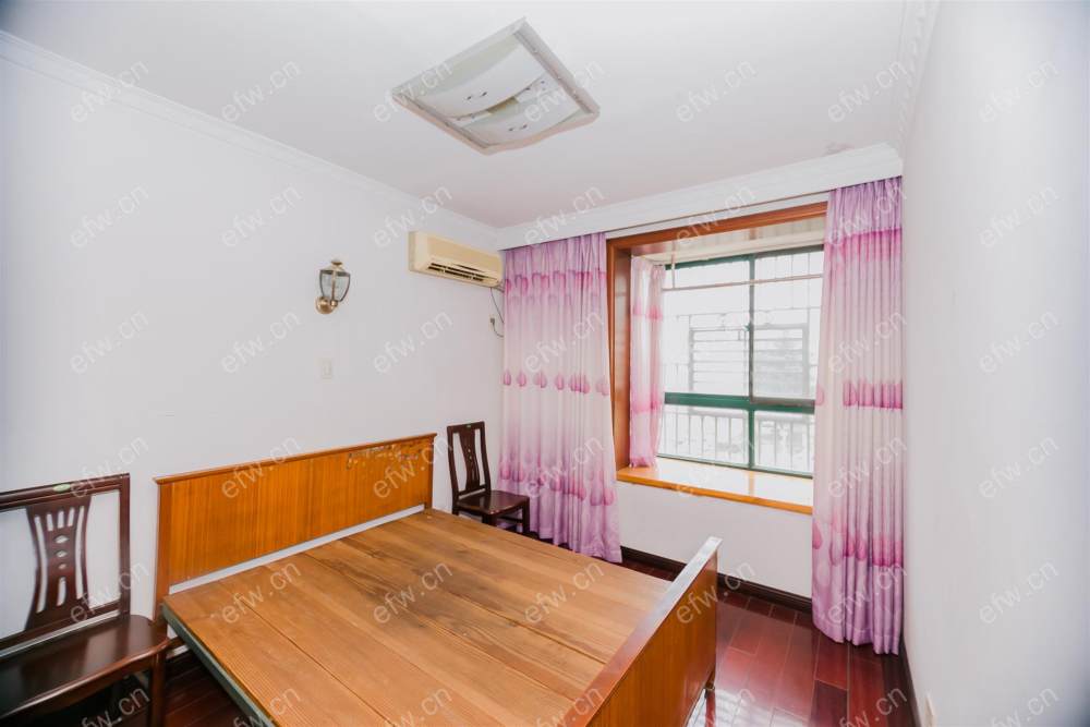 临地铁口 village  通透room房 中间楼层