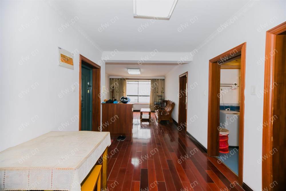 临地铁口 village  通透room房 中间楼层