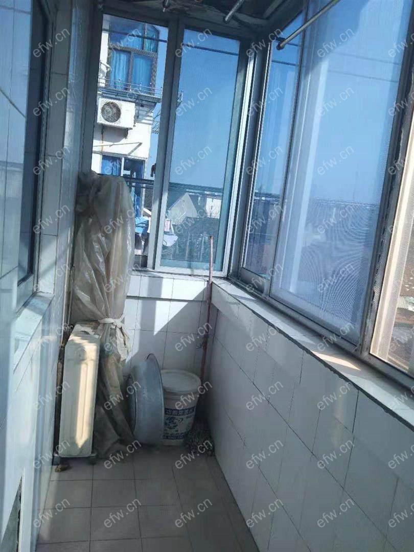 盛岸一村 的单间靠近地铁口