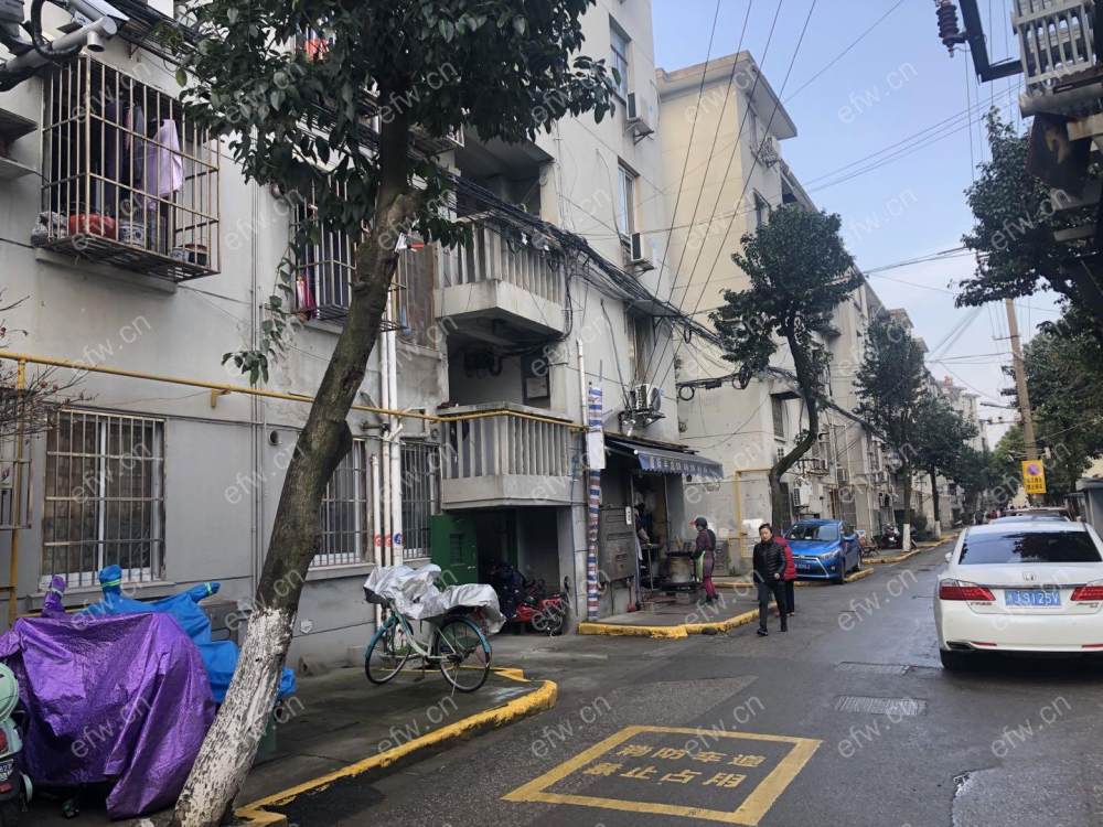 家电齐全 带飘窗 曹张新村 采光好 绿化好