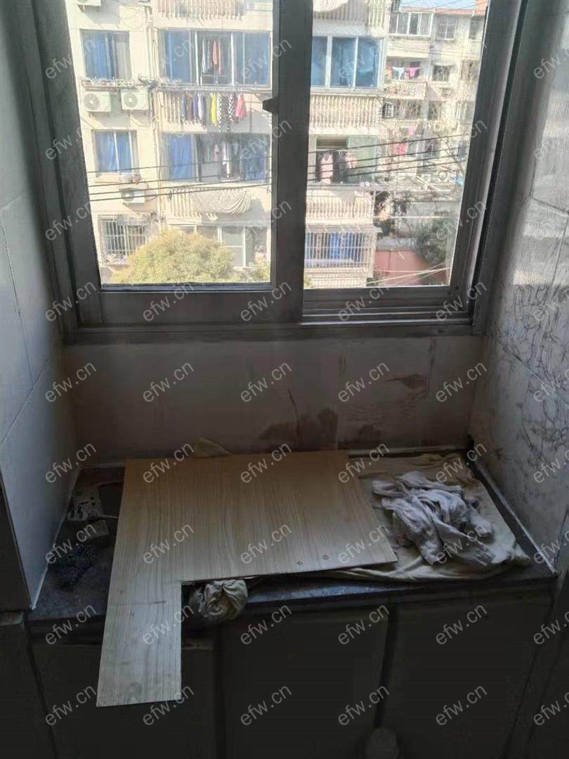 盛岸一村 的单间靠近地铁口