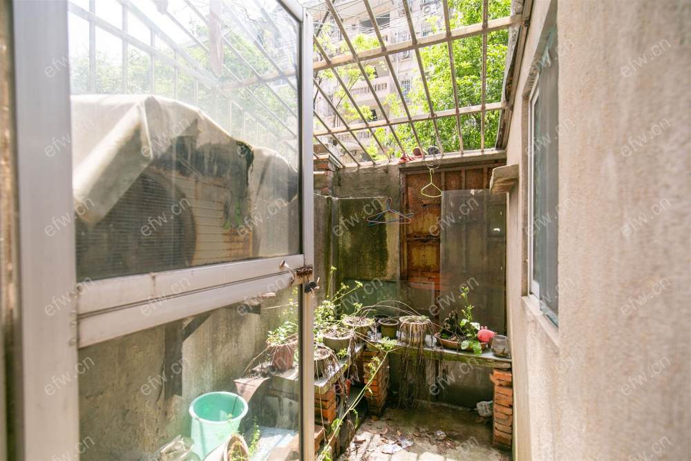 溪南新村 一楼带双开间院子