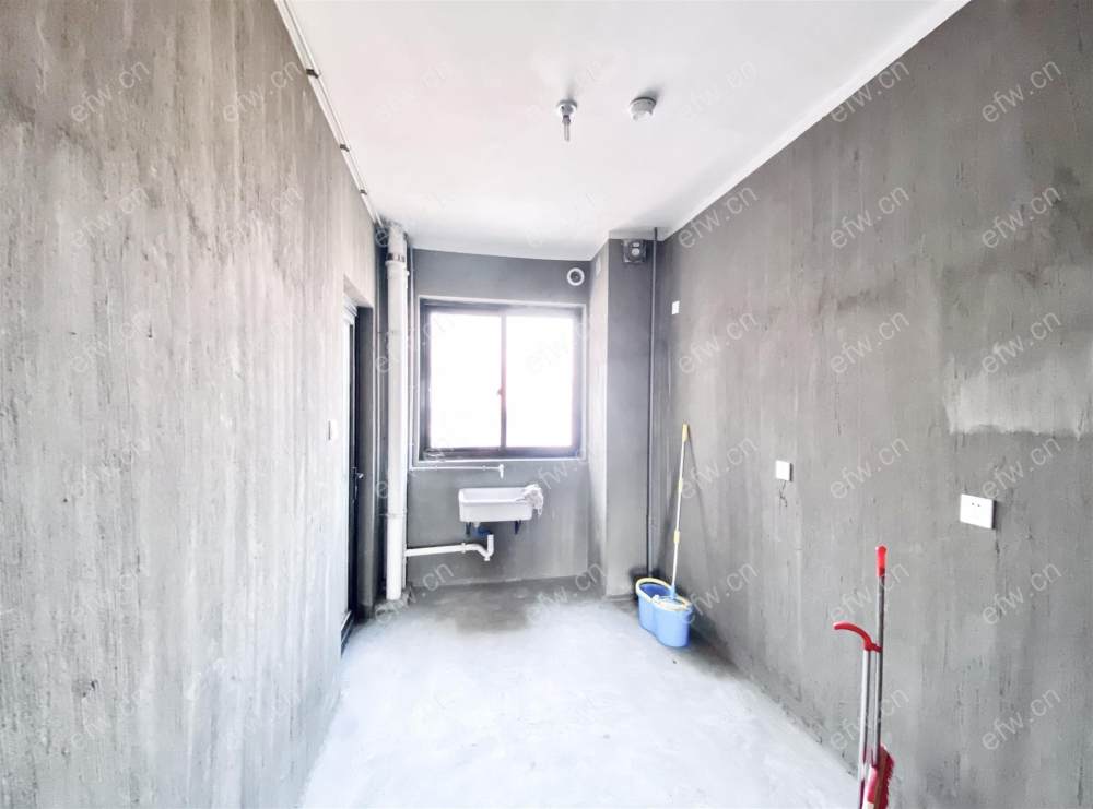 西上海华府天地 湖滨商业街旁 清水毛坯房东卖