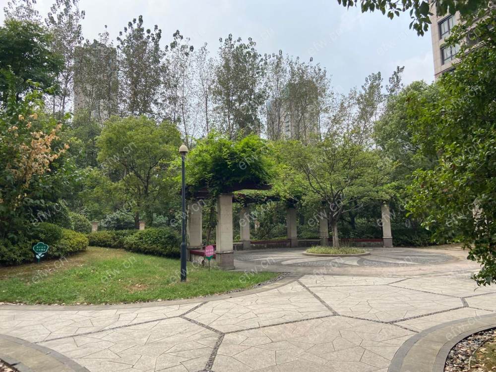 西上海华府天地 湖滨商业街旁 清水毛坯房东卖