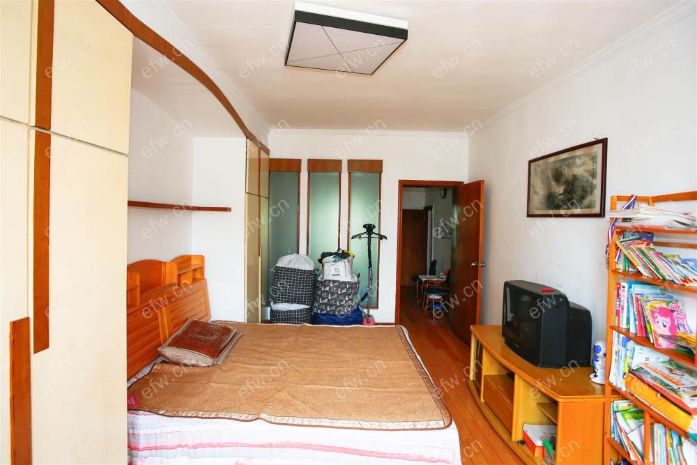 荷花里 3室2厅  130平 190万
