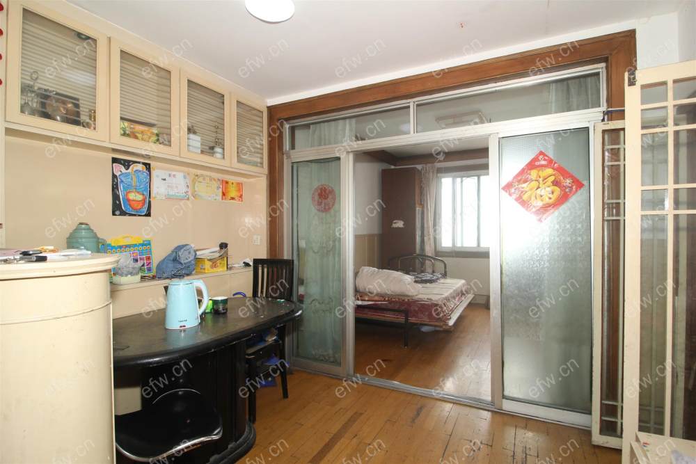 靖海新村 2室1厅顶楼看中价格可以谈