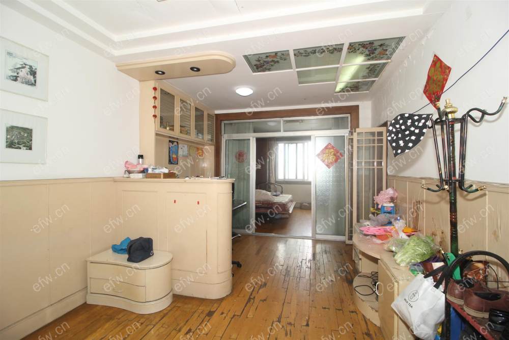 靖海新村 2室1厅顶楼看中价格可以谈