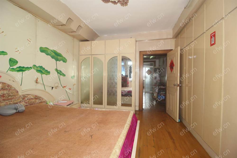 靖海新村 2室1厅顶楼看中价格可以谈