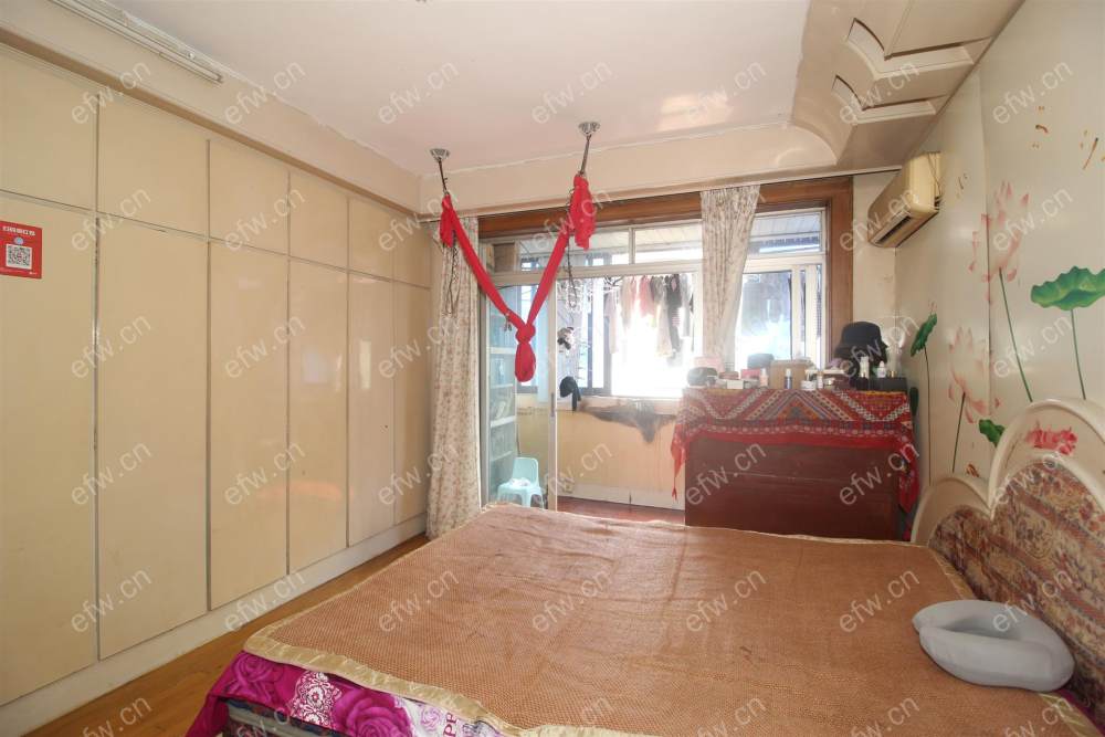 靖海新村 2室1厅顶楼看中价格可以谈