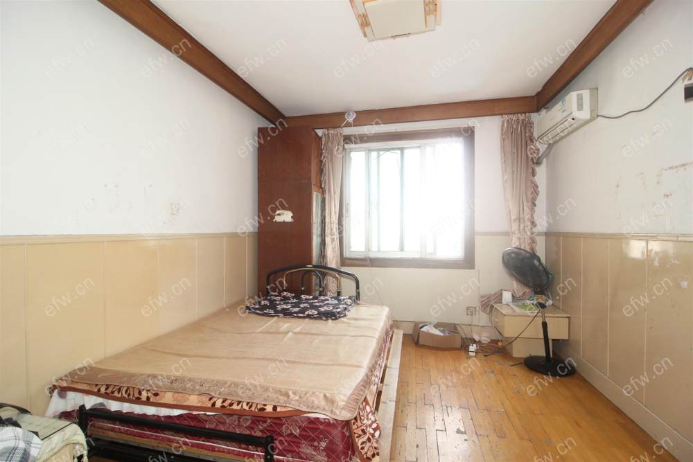 靖海新村 2室1厅顶楼看中价格可以谈