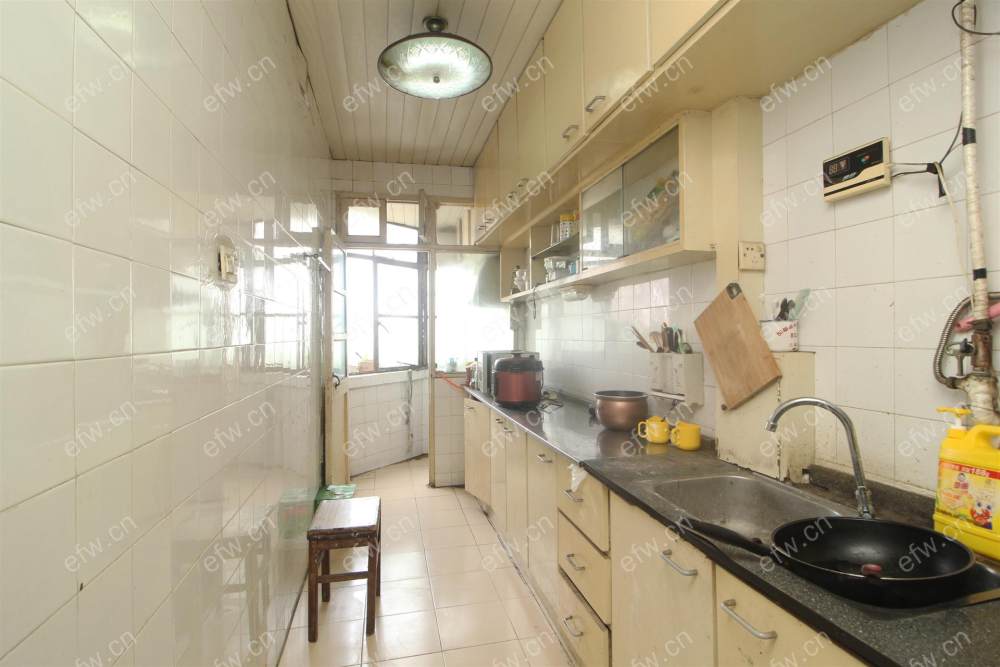 靖海新村 2室1厅顶楼看中价格可以谈