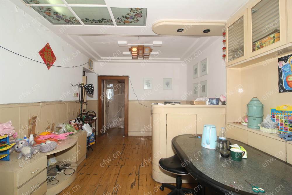 靖海新村 2室1厅顶楼看中价格可以谈