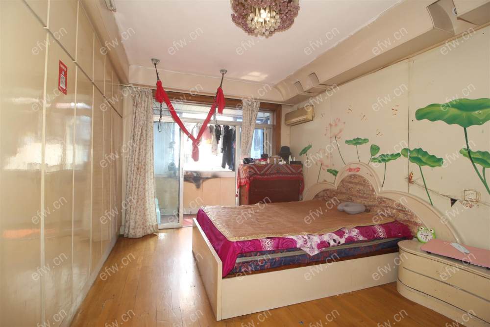 靖海新村 2室1厅顶楼看中价格可以谈