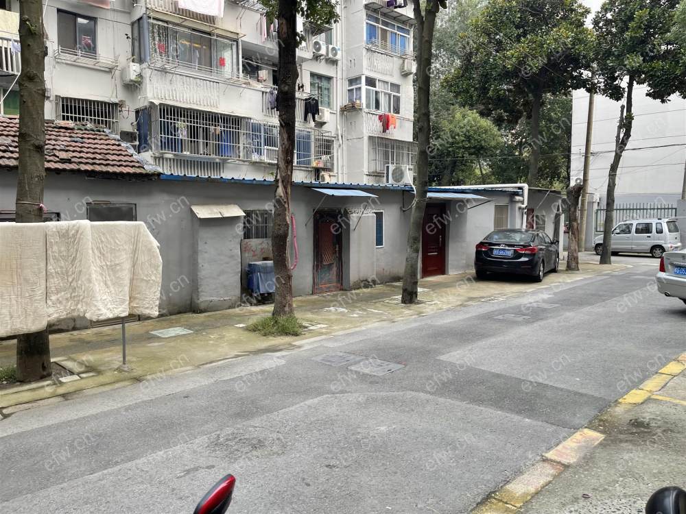 钻探家舍          1室1厅