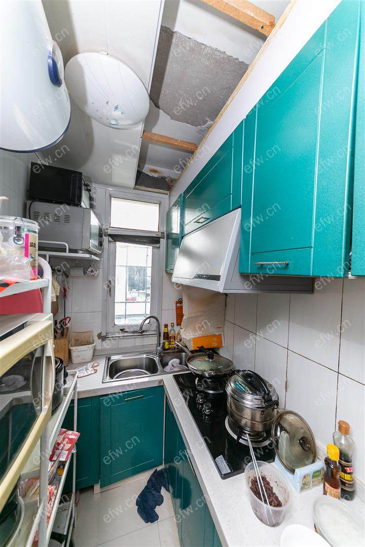在店里当面都敢带走客户看房时还告诉客户他住三楼，关键她自己也没有房产证是二房东